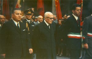 il Presidente della Repubblica Sandro Pertini ai funerali di Alcide Cervi