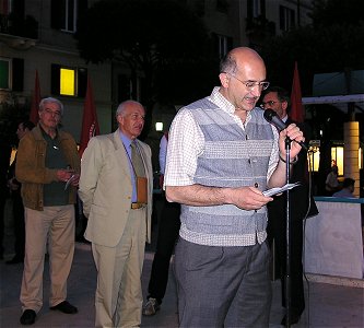 Franco Zunino (alle sue spalle Fausto Bertinotti e Giorgio Magni candidato alle Elezioni Europee)