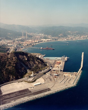 il porto di Vado Ligure