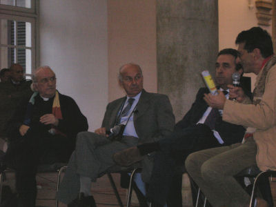 da sinistra: Don Andrea Gallo, Fausto Bertinotti, Mario Paternostro, Maurizio Maggiani
